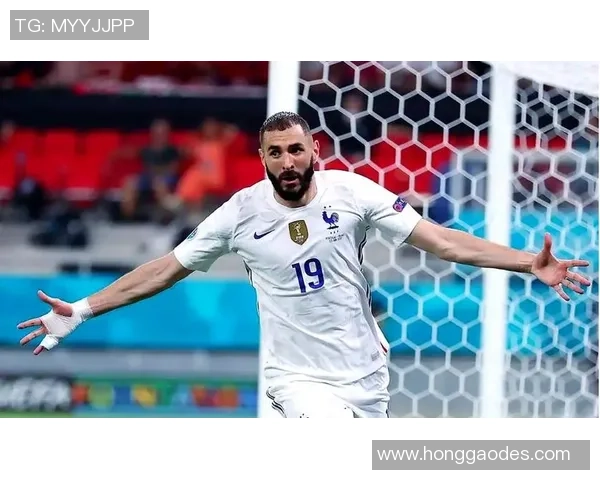 足球场上泪水凝聚的瞬间：球星背后的坚持与荣耀